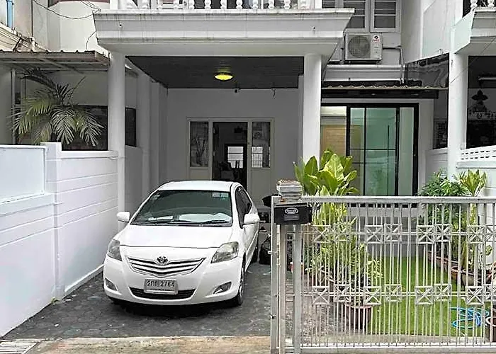 Sukhumvit Soi 12: 3 Bed / 1 Bath For 6 Ppl Group 曼谷