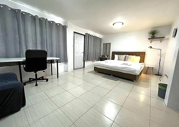 Sukhumvit Soi 12: 3 Bed / 1 Bath For 6 Ppl Group 2*