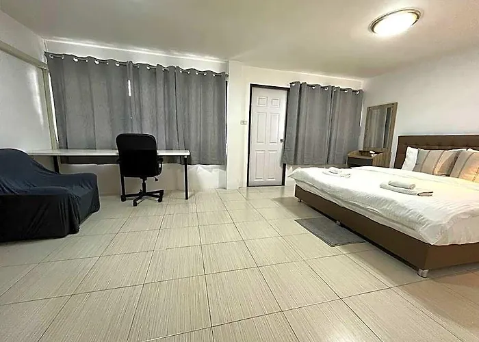 酒店 Sukhumvit Soi 12: 3 Bed / 1 Bath For 6 Ppl Group