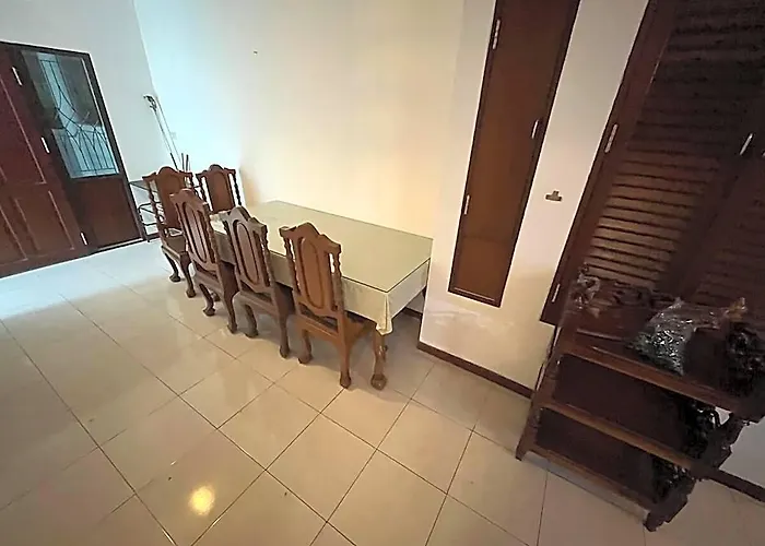 酒店 Sukhumvit Soi 12: 3 Bed / 1 Bath For 6 Ppl Group 2*