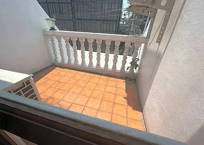 酒店 Sukhumvit Soi 12: 3 Bed / 1 Bath For 6 Ppl Group
